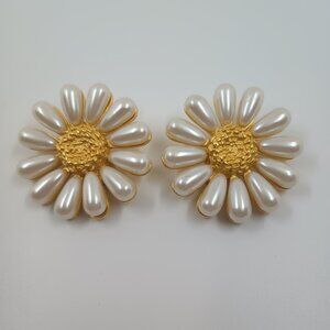 Vintage Givenchy Paris New York Bijoux Pearl White Daisy Flower Clip on Earrings